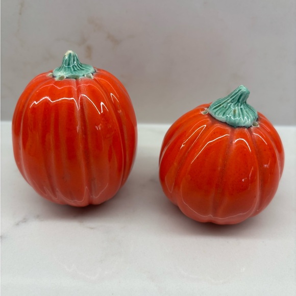 Vintage Bright Orange Ceramic Pumpkin Salt and Pepper Shaker Set Halloween Fall - Picture 4 of 5